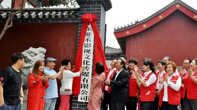 选择文化传媒公司时，要关注公司的资质和实力。以下是一些考察要点：